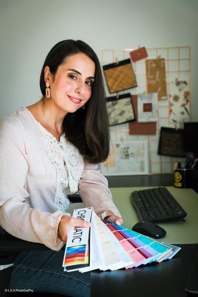 portait professionnel faiza nuancier bureau